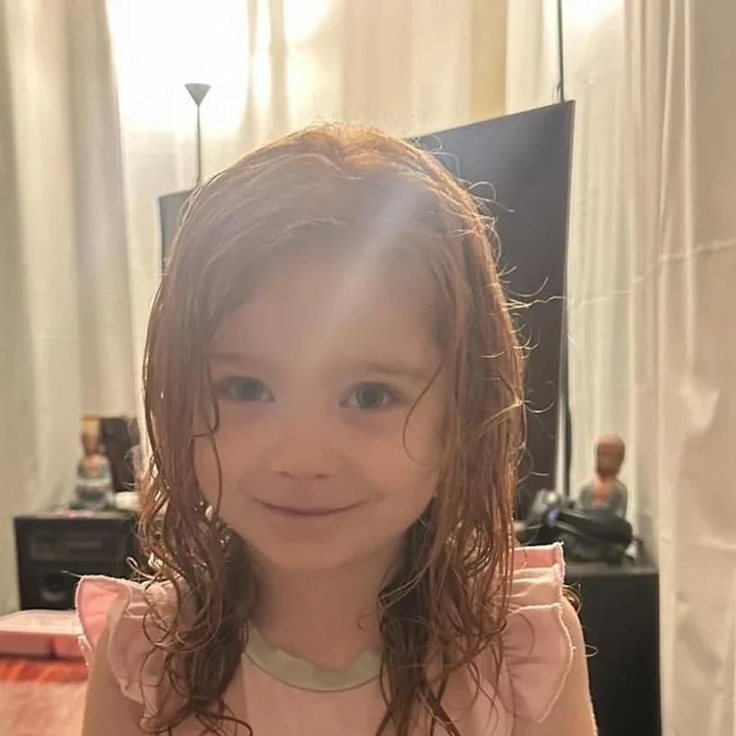 Ajude a Valentina — 4 anos lutando contra a leucemia